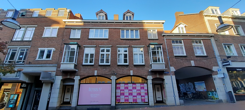 Pauwelstraat 2-6, oorspronkelijk Brinkman's rietmeubelen en poortgebouw uit 1950. Architect Charles Estourgie