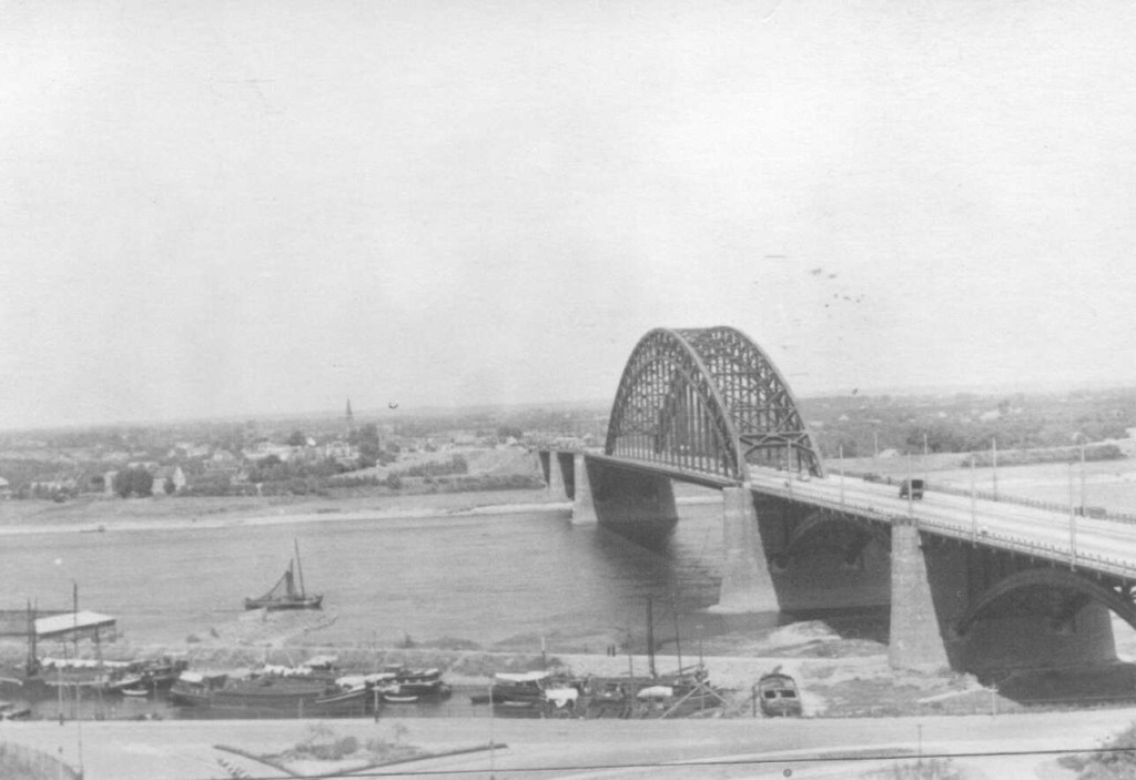De waalbrug met op de achtergrond Lent, 1936 (F68089 RAN)