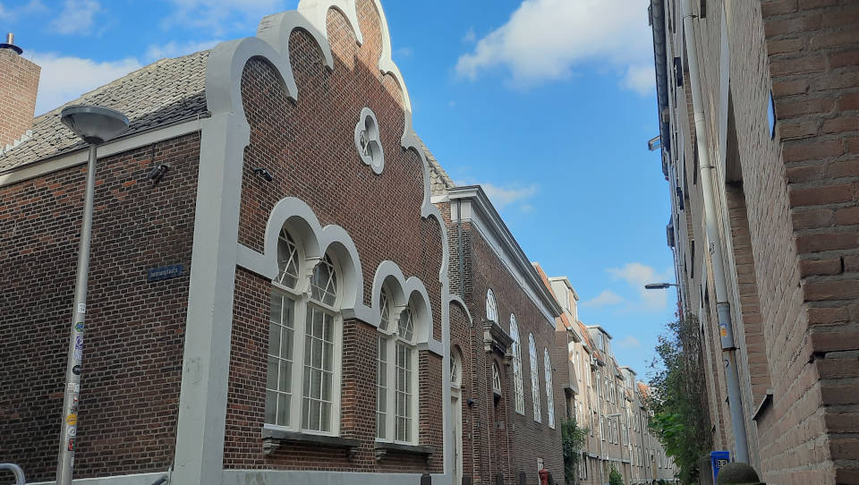 Joodse school naast synagoge, architect van der Kemp (oktober 2022)