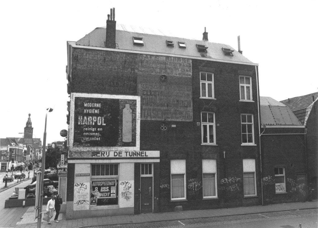 Muurreclame Harpol Nieuwe Marktstraat (1993 RAN foto Toon Opsteegh CCBYSA)