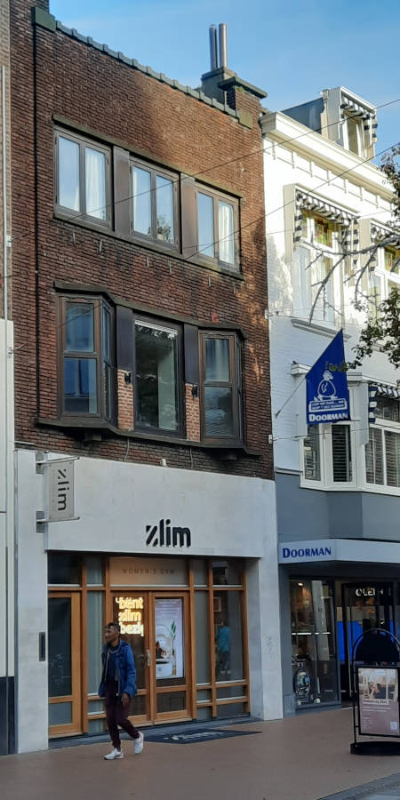Verbouwd voor Slagerij Meussen door architect van Eldik, Ziekerstraat 27