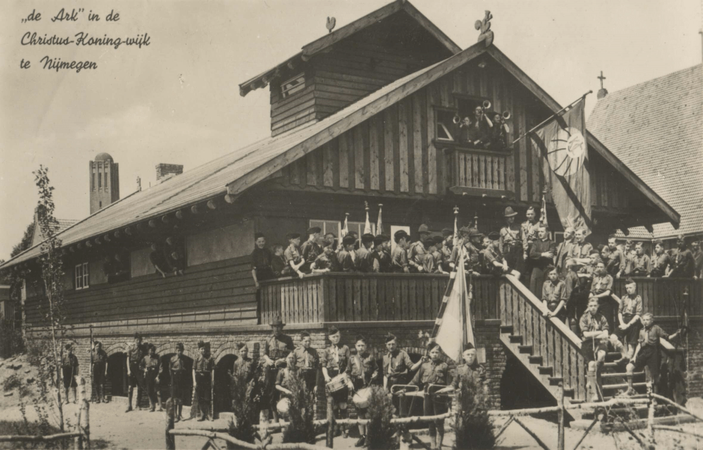 "De Ark en haar bewoners", deze foto komt tevens voor in het artikel van de Gelderlander naar aanleiding van de opening, 1937 (RAN, F16522)