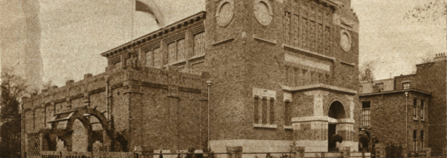 De vlag in top ter gelegenheid van de opening van het Museum Kam, 17/5/1922 (RAN F87279)