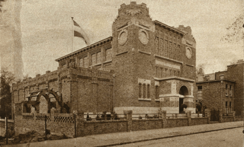 De vlag in top ter gelegenheid van de opening van het Museum Kam, 17/5/1922 (RAN F87279)