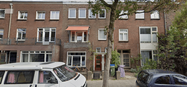 Huidig (september 2022 Google Streetview). Links zijn de nummers 31 en 33. Rechts de nummers 39 en 41. van der Kloot