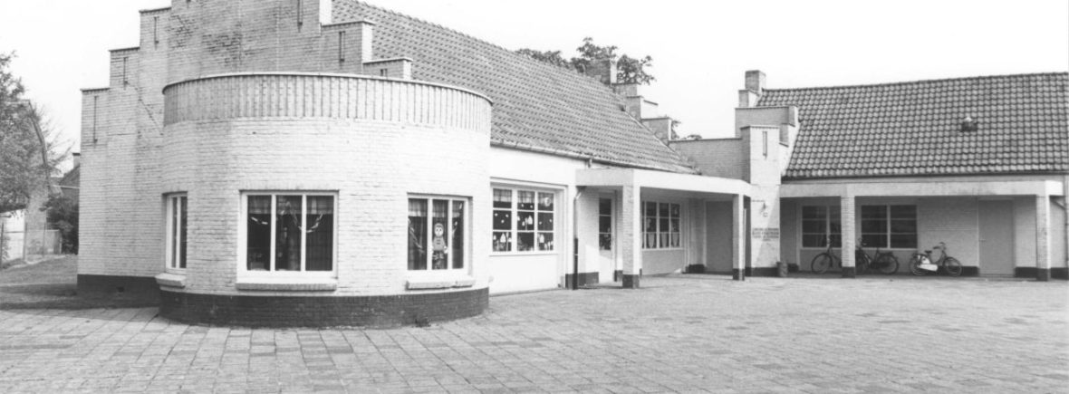 De Protestants Christelijke Agnes Reiniera-school (voormalige Fröbelschool uit 1920), Groenestraat 210, 1987 (Anton van Roekel via F17767 RAN CCBYSA) Willemskwartier Hazenkamp