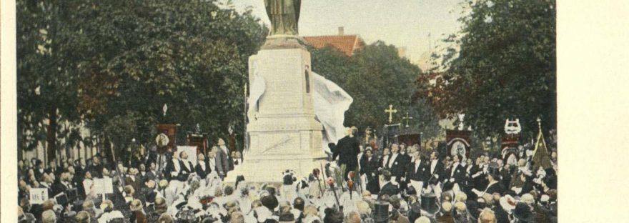 Onthulling van het standbeeld van Bisschop Hamer, gemaakt door Bart van Hove in 1902, 1902 (F53878 RAN) Bisschop Hamerstraat Keizer Karelplein