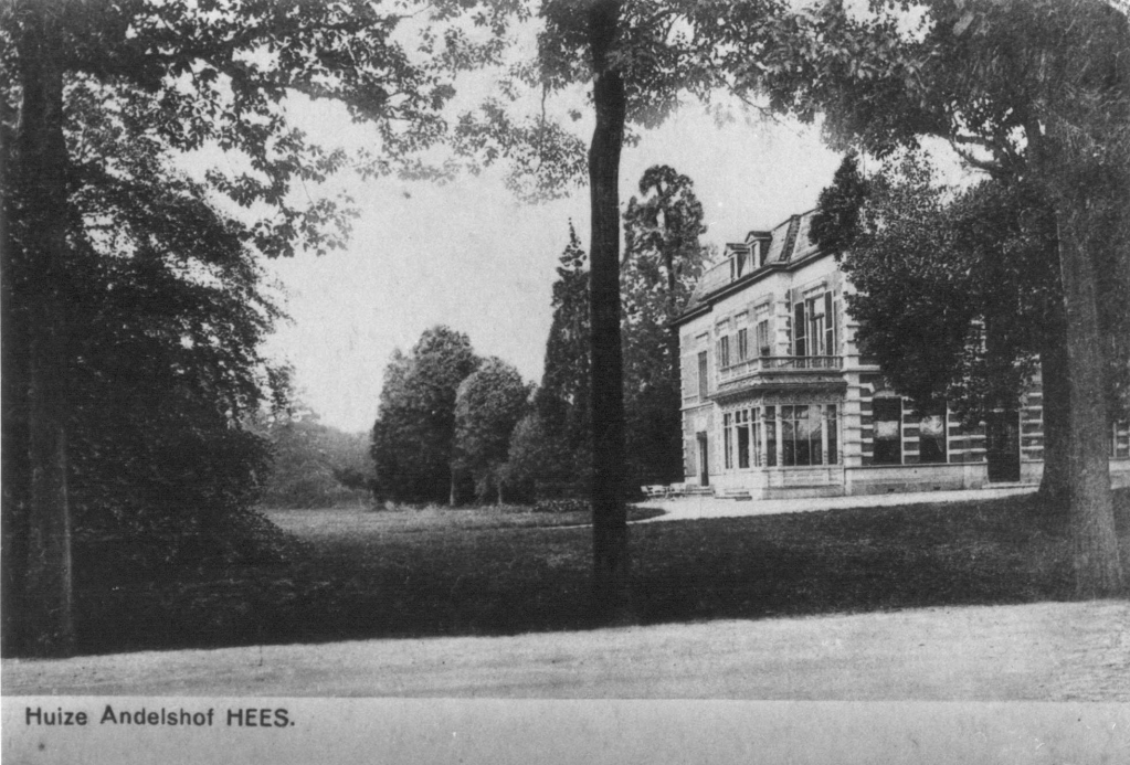 Villa Andelshof. Vóór 1930: deze foto is nog zonder het studiehuis, maar met het mooie park (F21623 RAN)
