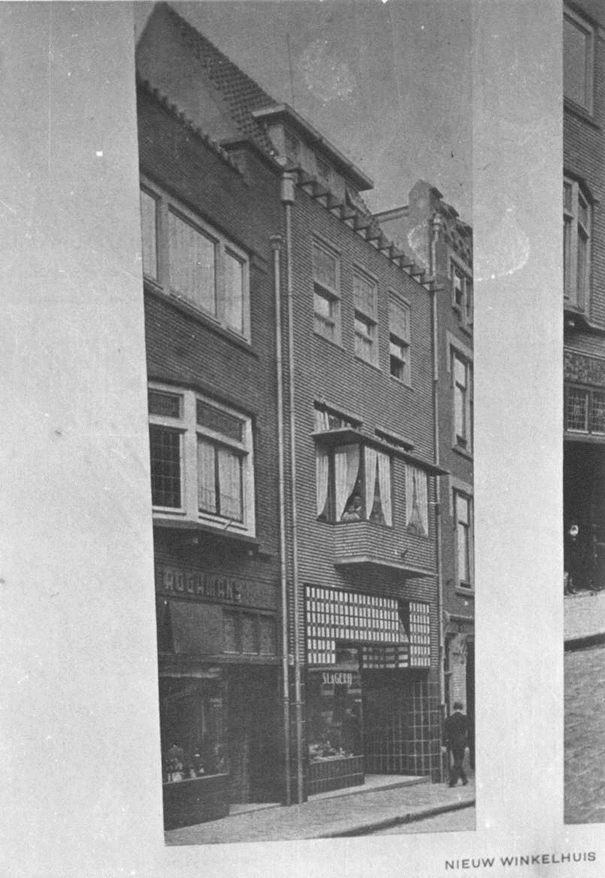 Het verbouwde winkelpand van de slagerij van de Firma Rosendaal-Wouters, datering 1938-1944 (F2383 RAN)