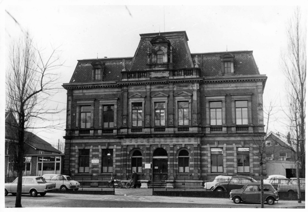 Voormalig Stedelijk Gymnasium (gebouwd 1880/1881, architect Ir. Jan Jacob Weve) later Gemeentelijke Sociale Dienst (afgebroken in september 1971), foto 1969 (Evert van der Grinten via F78354 RAN CC-BY-SA)