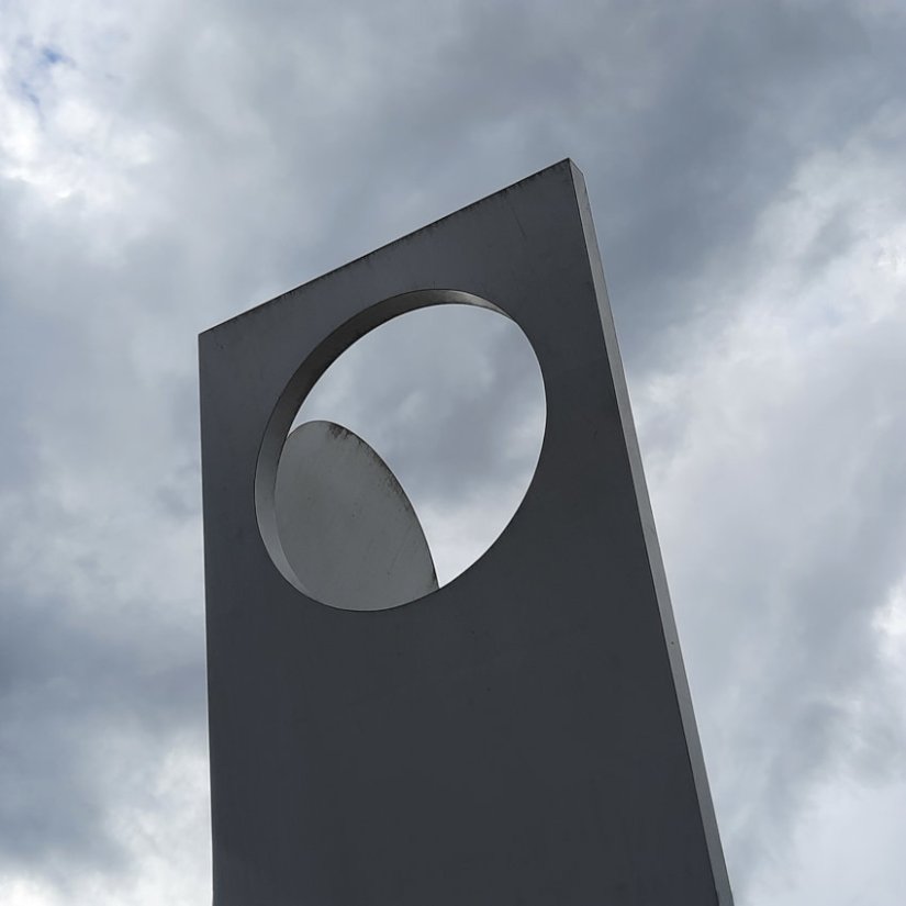 Blik Joris Ivens monument, september 2023