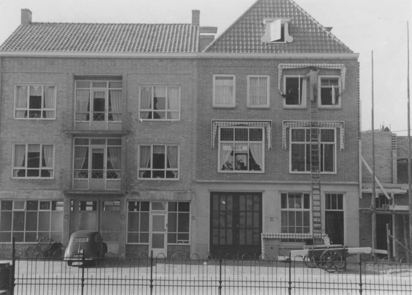 Gerard Noodtstraat 48-56, het linker pand is Roghmans, 1951 (Commissariaat van Politie Nijmegen, Afd. Fotografie via F28974 CC0)