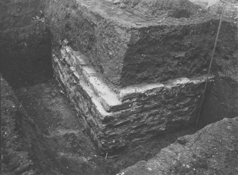 Fundamenten van Gotisch Romeinse tempels, gevonden tijdens opgravingen, 1920(F45488 RAN)
