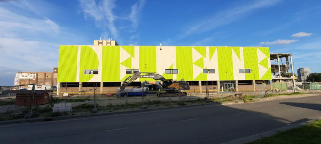 Honig fabriek Delete met sloopkraan Carla Dijs