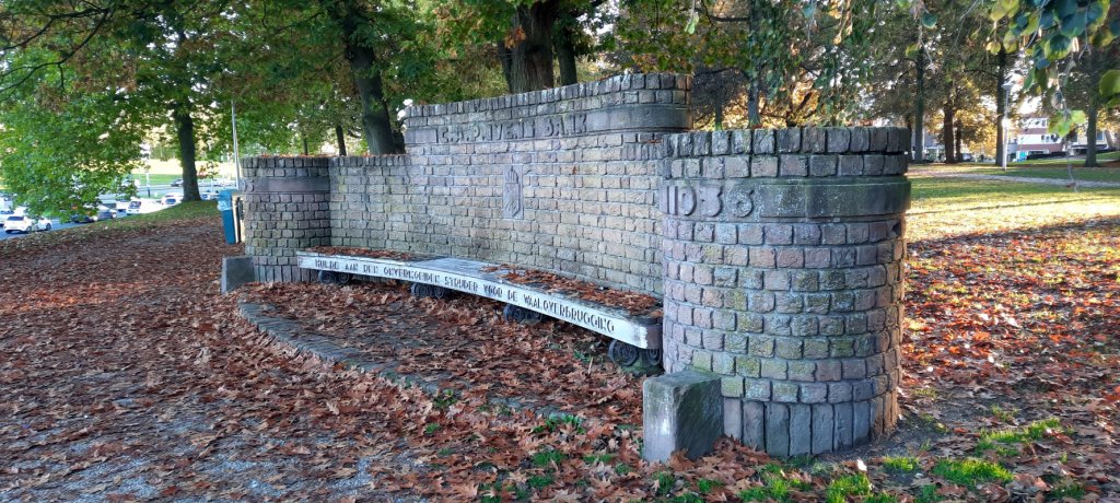 Ivensbank door estourgie Hunnerpark oktober 2022