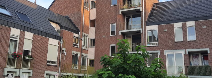 1979-1982 Groen binnenplein Kromme Elleboog aan de Waalkadearchitect van Hontem