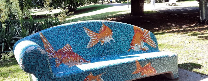 Nestorbank Vissen achter vissenzaak Kronenburgerpark