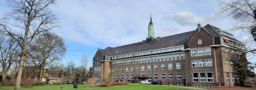 Het voormalige St. Jozefklooster, Kerkstraat. In 1930 gebouwd naar ontwerp van architect Deur op het terrein van villa Andelshof voor de Priesters van het H. Hart.