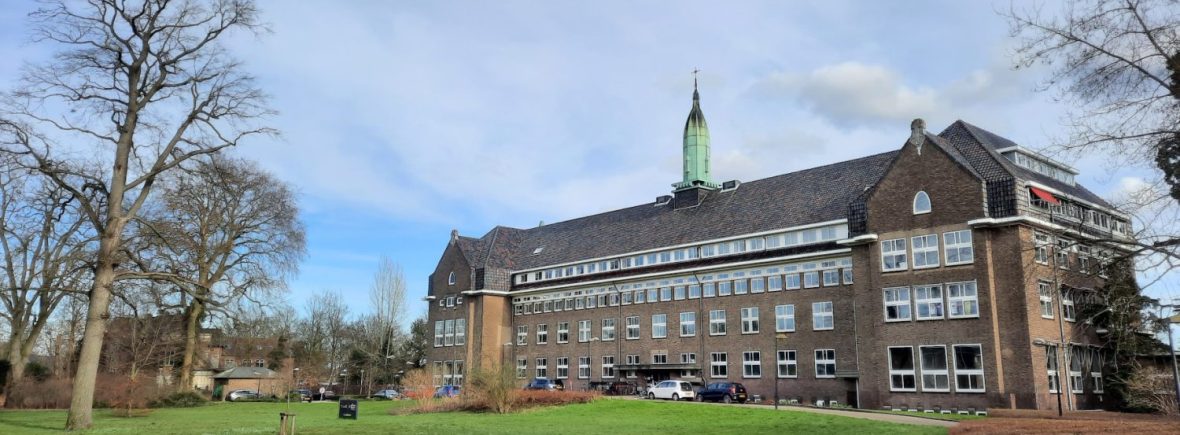Het voormalige St. Jozefklooster, Kerkstraat 65. In 1930 gebouwd naar ontwerp van architect Deur op het terrein van villa Andelshof voor de Priesters van het H. Hart. Hees Nijmegen