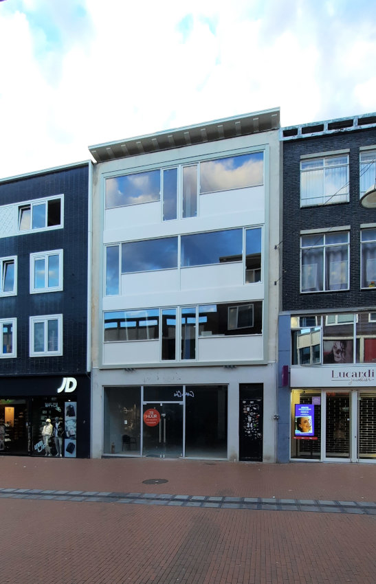 Broerstraat 32 gebouwd als Witte Huis, augustus 2023 architect Rodenburg