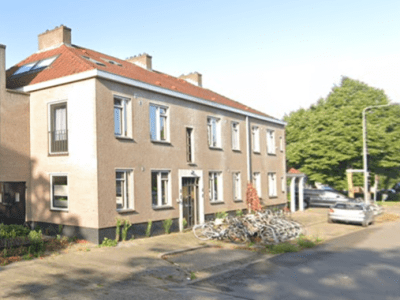 Bouwen woonhuizen in 2 en 3 bouwlagen: nieuwbouw van Flats aan de Dr. Jan Berendsstraat architect&nbsp;Rodenburg