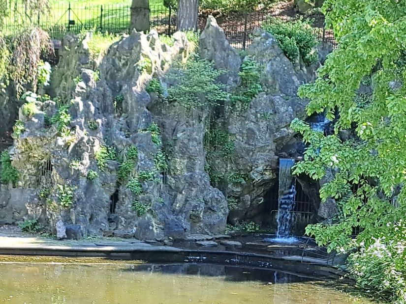 Grot in Kronenburgerpark (april 2025)