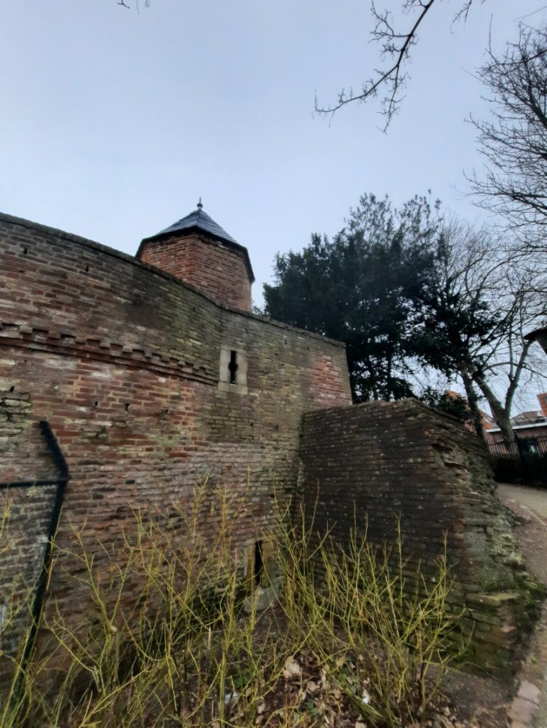 St Jacobstoren met torentje ter herinnering aan St Jacobsmolen januari 2023