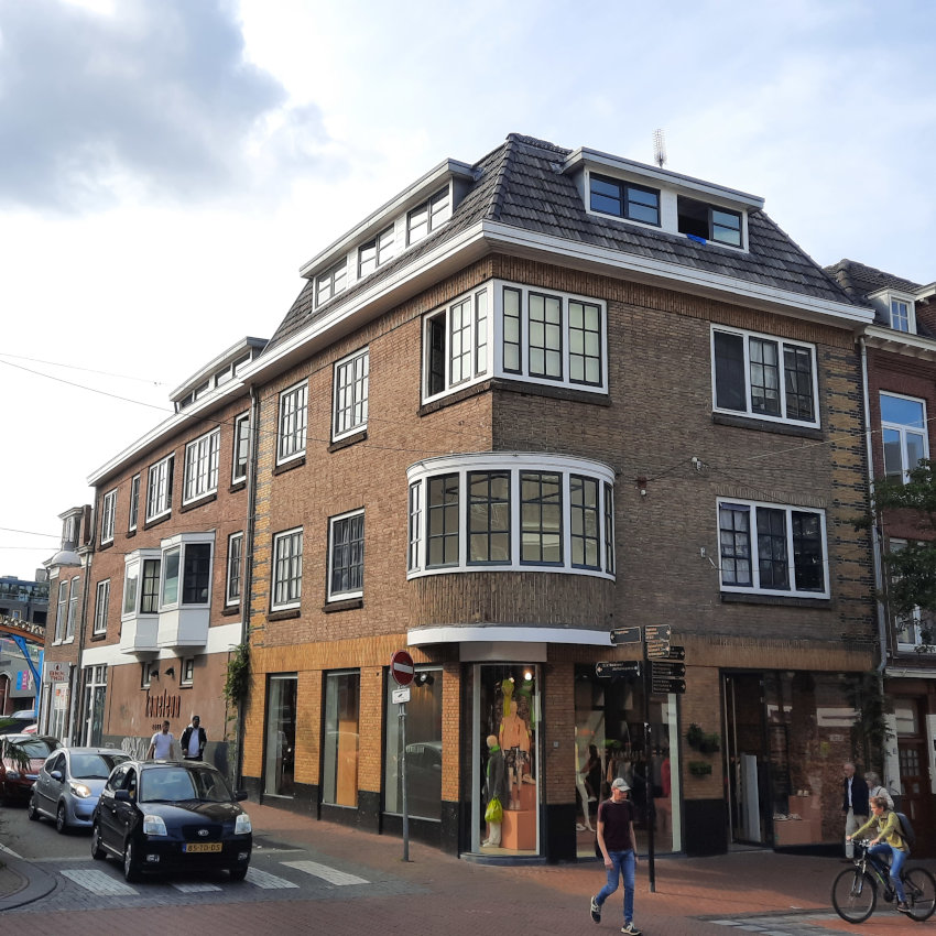 Bakkerij de Postduif en remise, 2 winkelhuizen en 4 bovenwoningen Architect&nbsp;Arntz