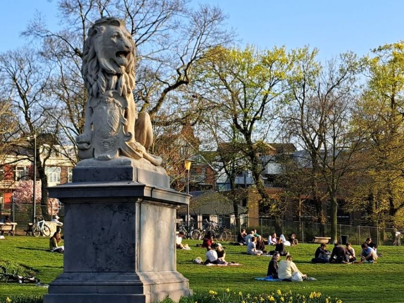 Kronenburgerpark: Geschiedenis van het Leeuwenstandbeeld