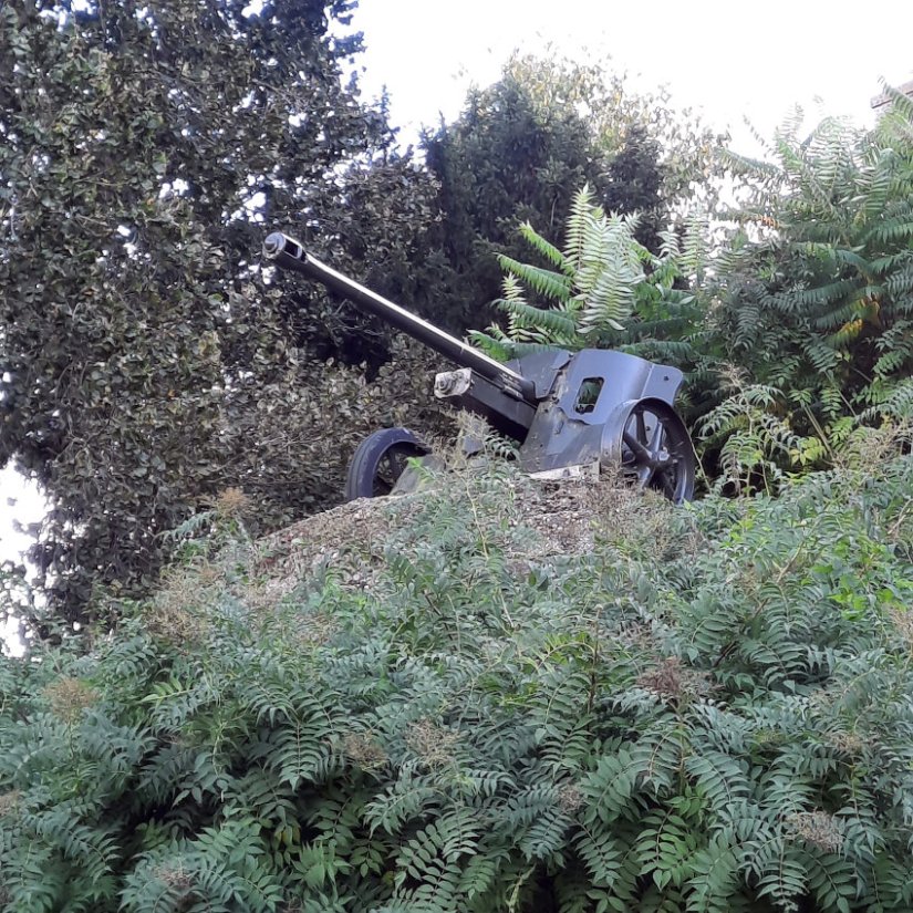 Duits kanon op plateau Hunnerpark, gebruikt tijdens gevechten Market Garden, oktober 2023