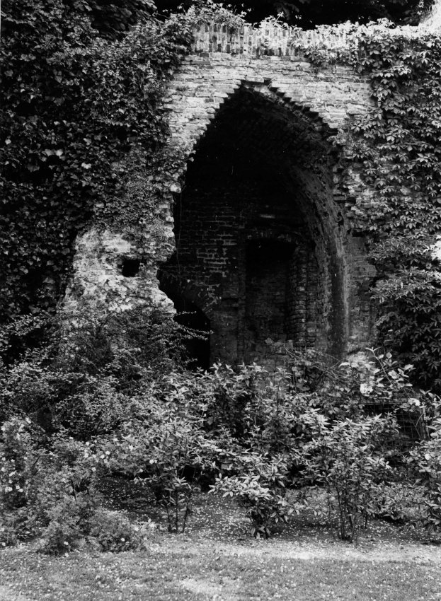 Keuperstoren voor restauratie in 1966 F38550 RAN)