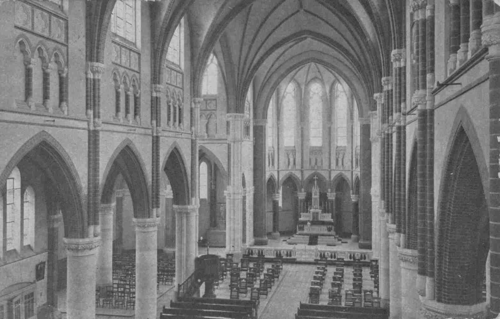 Interieur van de Heilige Antonius van Padua / St. Annakerk, 1910, (P.A. Geurts via F17427 RAN) architect Margry, ook Groenestraatkerk genoemd, Groenestraat 229-231
