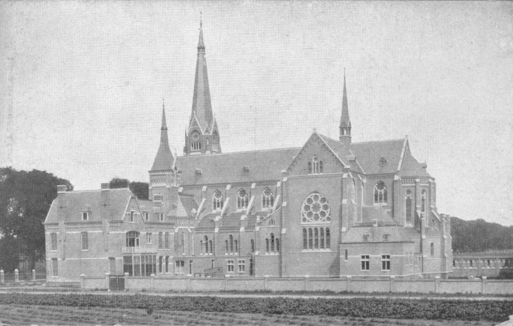 F17475 Antoniuskerk Annakerk Groenestraatkerk Groenestraat architect Margry; Een ansichtkaart van de Heilige Antonius van Padua / St. Annakerk (Groenestraatskerk) , met links de pastorie , gezien vanuit de Dobbelmannweg, 1910 (P.A. Geurts via 	F17475 RAN)