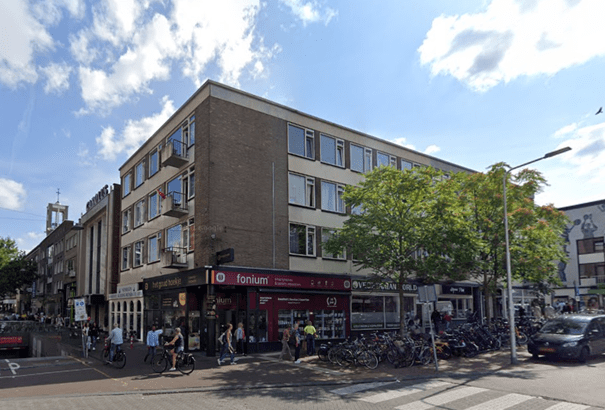 Hoek Bloemerstraat-Plein 1944, augustus 2021 (Google Streetview)
