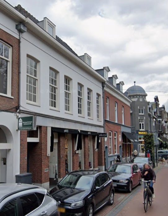 Van Welderenstraat 8, 10 en 12, maart 2025 (Google Streetview)