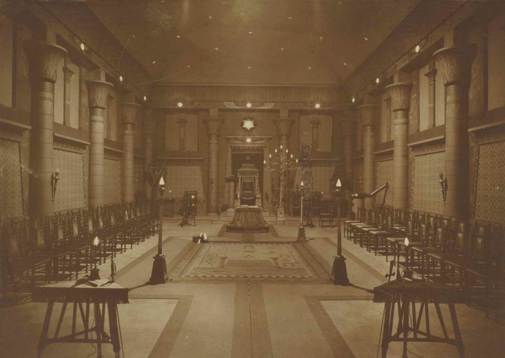 Tempel van de loge St. Lodewijk na het gereedkomen van het gebouw, architect Maurits, 1920-1925 (F85107 RAN)