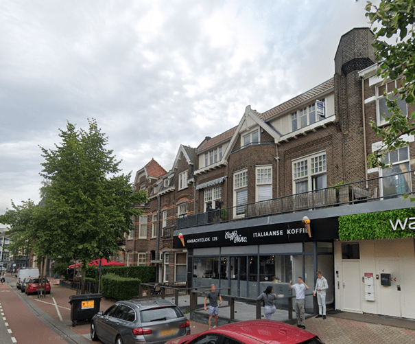Voormalige garage Tasche op van der Brugghenstraat, augustus 2023 (Google Streetview)