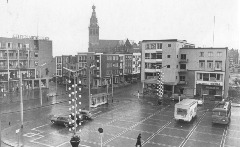 cafe restaurant Royal Plein 1944 128 architect Rodenburg JFM Trum via F31801 RAN CCBYSA