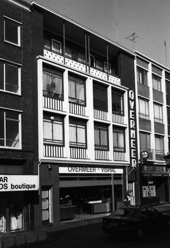 Vishandel Overmeer, Augustijnenstraat 1993, architect Veugelers (Toon Opsteegh via F6148 RAN CCBYSA)