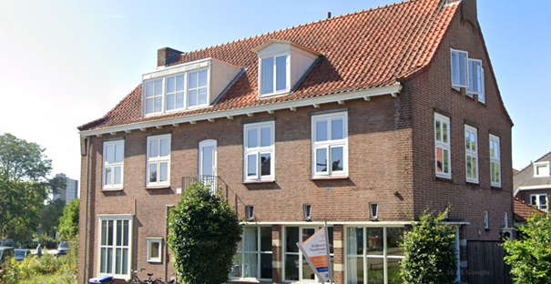 De voormalige groenten- en fruithandel Peters-Gerrits, Augustus 2023 (Google Streetview)