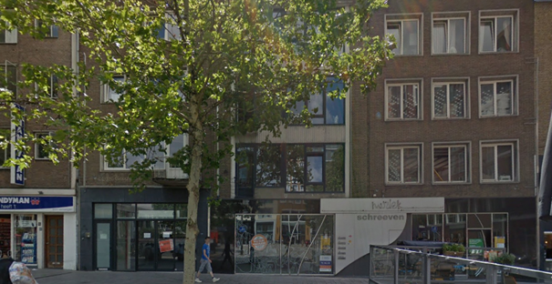 Plein 1944 18 in Juli 2019 (Google Streetview) voorheen Slagerij Bos architect Lelieveldt
