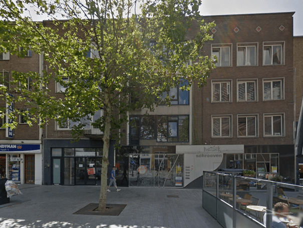 Plein 1944 18 in Juli 2019 (Google Streetview) voorheen Slagerij Bos architect Lelieveldt