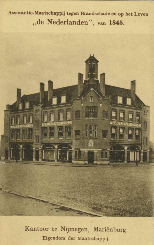 Kantoor van Assurantie-Maatschappij tegen Brandschade en op het Leven 'De Nederlanden van 1845', ontworpen door architect H.P. Berlage en in 1945 tijdens oorlogshandelingen verwoest (F29582 RAN)
