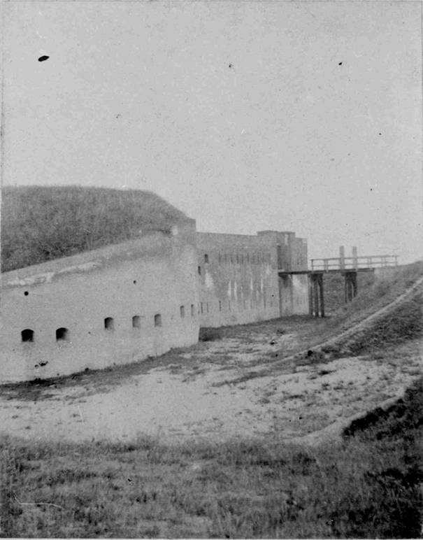 Tussen 1860 en 1862 werd het Fort Kijk in de Pot door de aannemer P.L. Teeuwissen gebouwd als onderdeel van de 19 eeuwse verdedigingsring om Nijmegen; in oktober 1894 volgde de sloop en alleen een straatnaam herinnert nog aan het fort, 1862-1890 (GN10965 RAN)