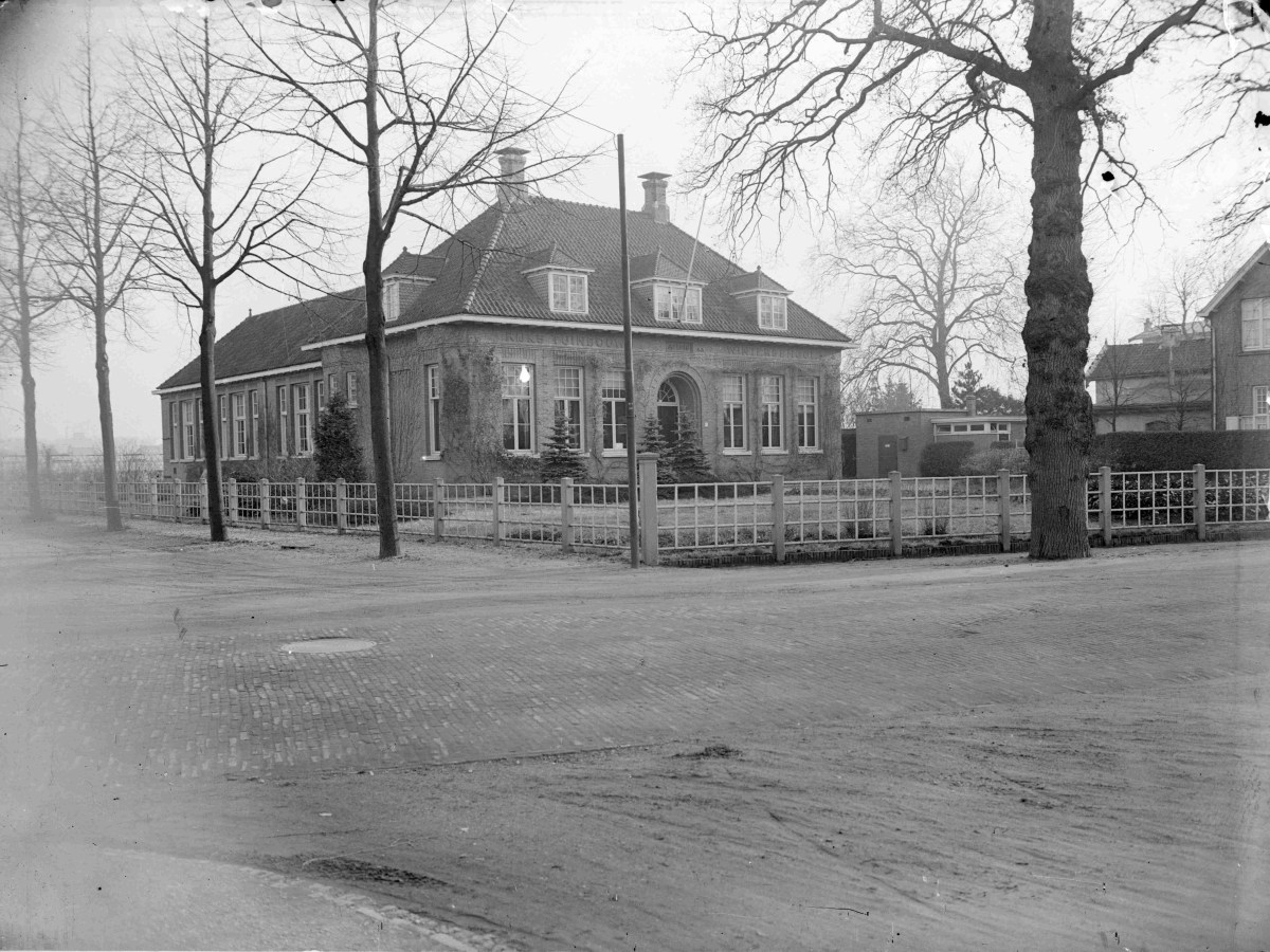 Tuinbouw-Winterschool, later Rijks Middelbare Tuinbouwschool architect&nbsp;Weve