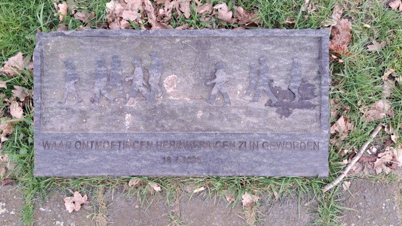 Waar ontmoetingen herinneringen zijn geworden 18-7-2006 Julianapark, maart 2024