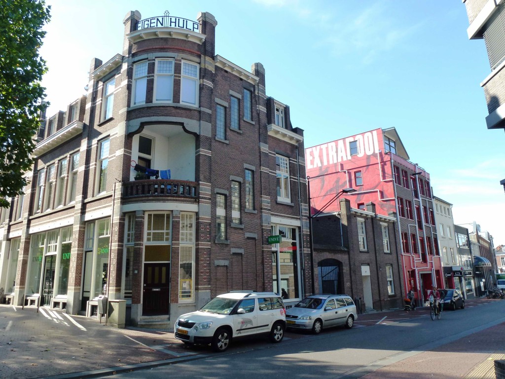 De Univé op de hoek Mariënburg en de 2e Walstraat 2013 (Henk van Gaal via Df3568 RAN CC0)