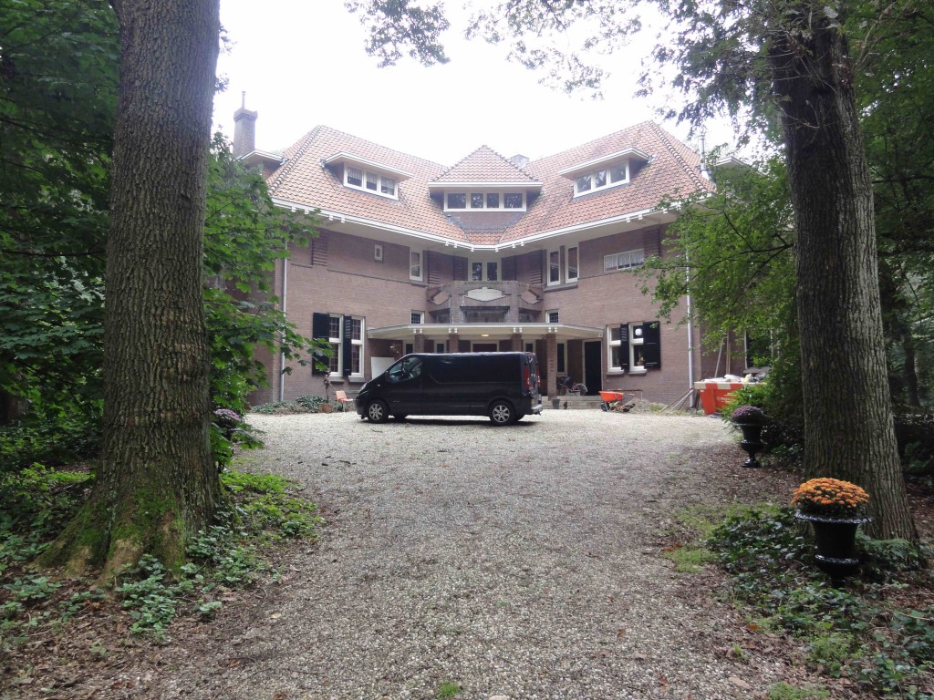 villa Marie-Louise (vanaf 1955 het klooster van de Zusters Dochters van O.L. Vrouw van het Heilig Hart) ; van 1924 tot 1955 was dit het Klooster van de Paters Missionarissen van de Heilige Familie, 2010 Eversweg 4 (Henk van Gaal via Df807 RAN CC0)