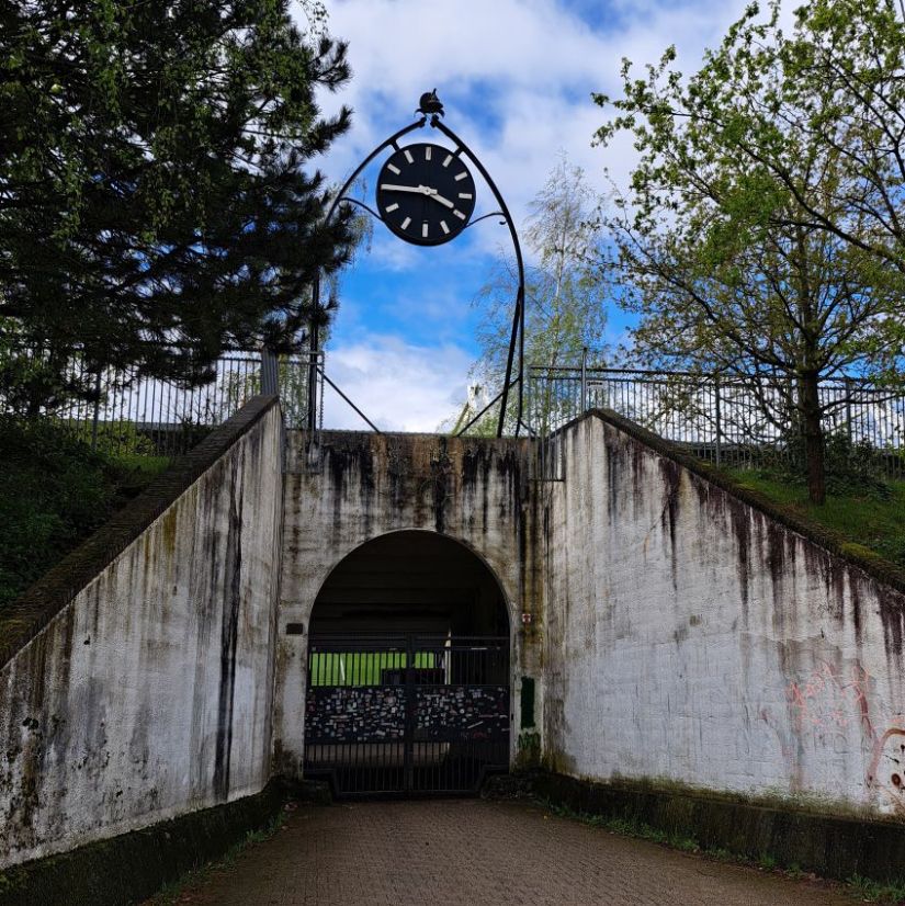 (stilstaande) klok NEC stadion Goffert (april 2024)