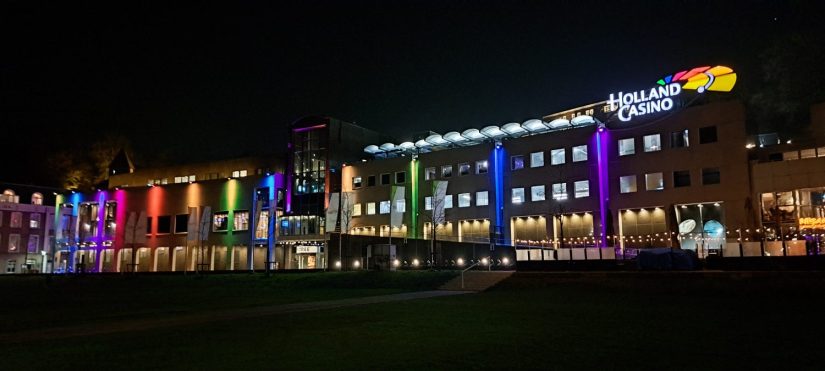 Holland Casino bij avond, Waalkade (maart 2024)